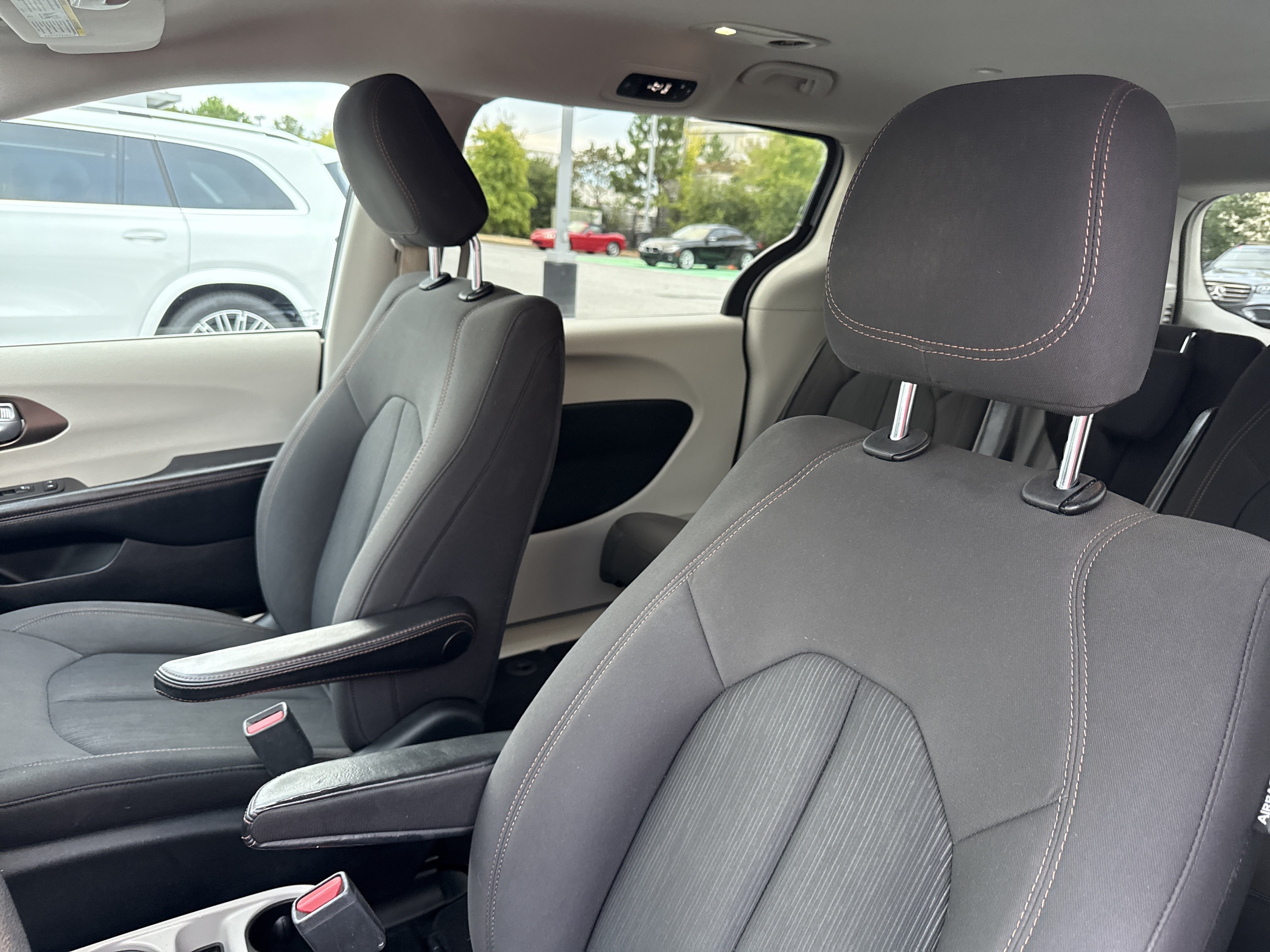 Used 2017 Chrysler Pacifica LX FWD image 21