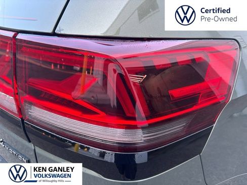 Used 2024 Volkswagen Atlas Peak Edition SE AWD/4WD image 8