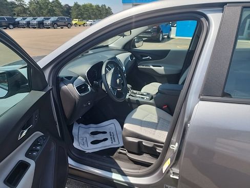Used 2024 Chevrolet Equinox LS FWD image 12