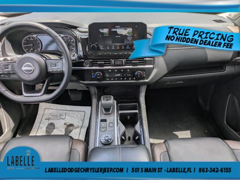 Used 2023 Nissan Pathfinder Platinum w/ Black Appearance Package AWD/4WD image 12