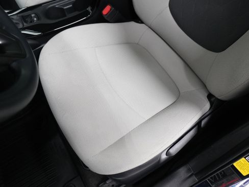 Used 2021 Toyota Corolla LE image 11