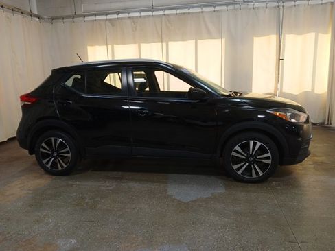 Used 2019 Nissan Kicks SV image 2