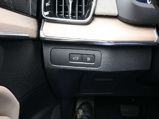 New 2026 Volvo XC90 T8 Plus w/ Protection Package Premier AWD/4WD image 30
