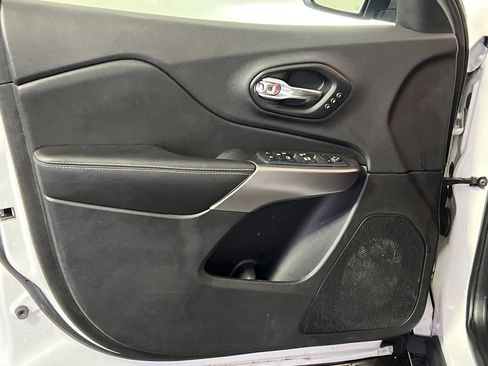 Used 2019 Jeep Cherokee Limited image 13