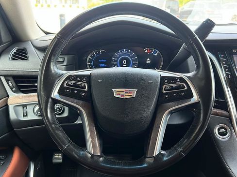 Used 2019 Cadillac Escalade ESV Luxury AWD/4WD image 13