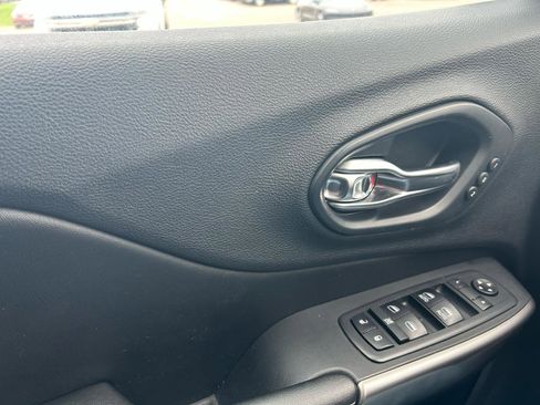 Used 2019 Jeep Cherokee Limited w/ Trailer Tow Group image 30