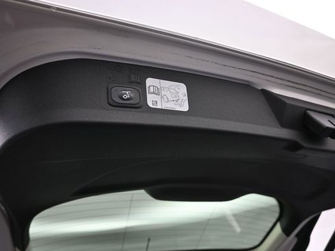 Used 2019 Ford Escape Titanium image 18