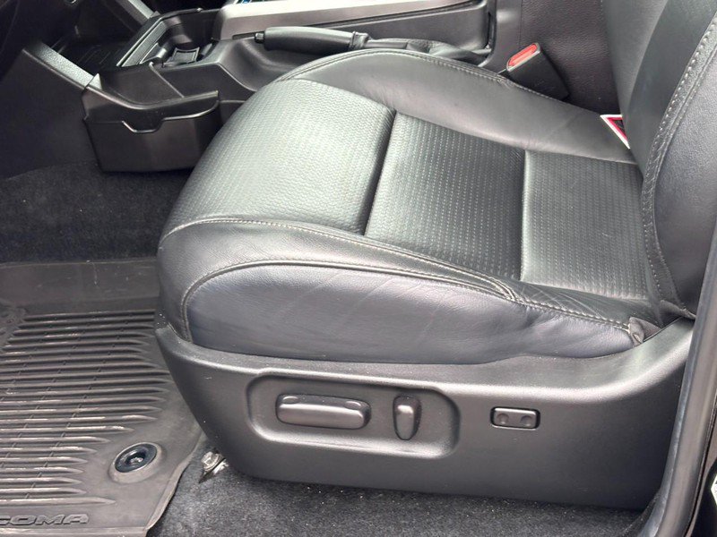 Used 2022 Toyota Tacoma Limited AWD/4WD image 17