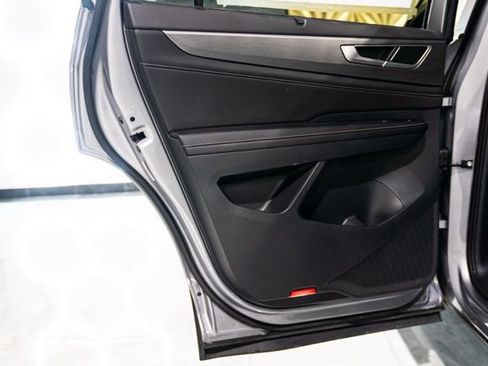 Used 2025 Volkswagen Atlas Cross Sport SE image 24