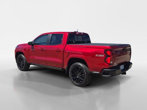 Used 2025 Chevrolet Colorado Z71 w/ Technology Package AWD/4WD image 3