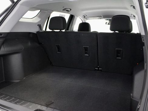 Used 2024 GMC Terrain SLE w/ Driver Convenience Package FWD image 13