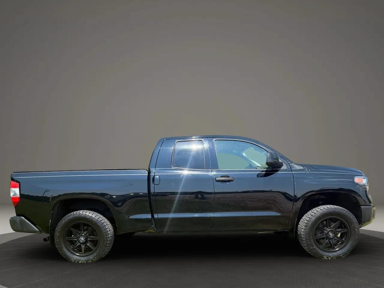 Used 2018 Toyota Tundra SR AWD/4WD image 2