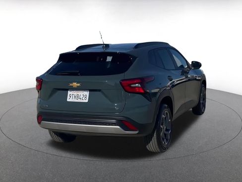 Used 2025 Chevrolet Trax LT image 18