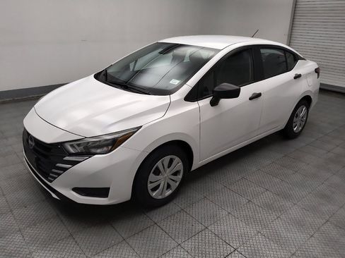 Used 2025 Nissan Versa S image 2