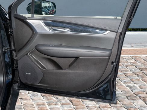 Used 2025 Cadillac XT5 Premium Luxury image 13