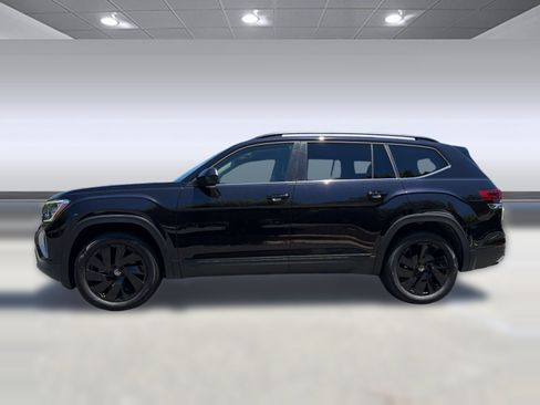Used 2026 Volkswagen Atlas SE w/ Black Wheel Package AWD/4WD image 2