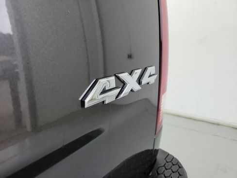 Used 2017 RAM 2500 Tradesman w/ Chrome Appearance Group AWD/4WD image 8