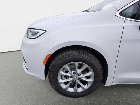 New 2026 Chrysler Pacifica Select AWD/4WD image 10