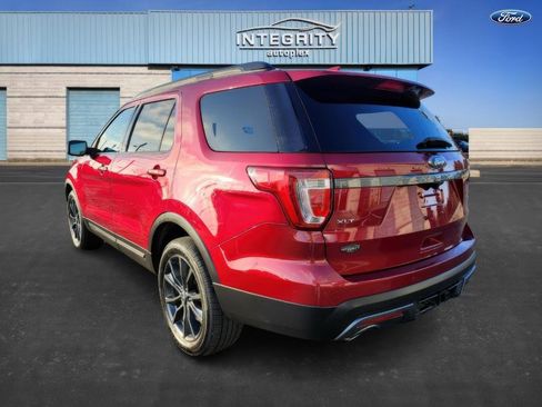 Used 2017 Ford Explorer XLT w/ Equipment Group 202A image 5