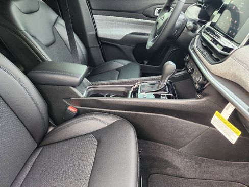 New 2026 Jeep Compass Latitude image 10