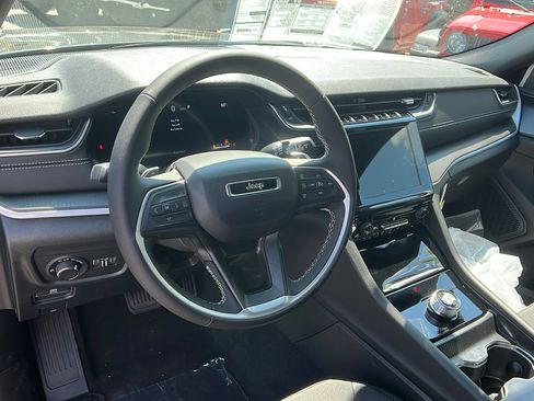 New 2025 Jeep Grand Cherokee Laredo w/ MOPAR Finishing Package image 21