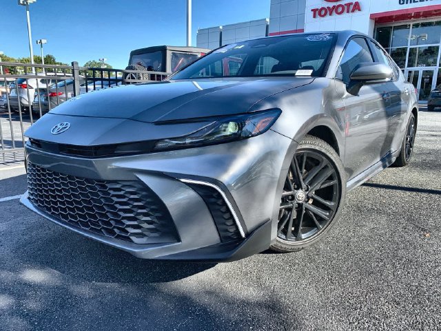 Used 2026 Toyota Camry SE FWD image 4