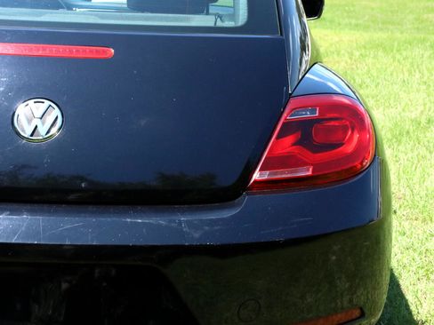 Used 2012 Volkswagen Beetle 2.5 image 16