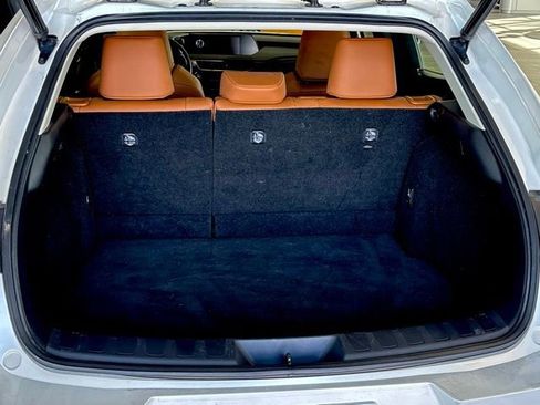 Used 2022 Lexus UX 200 w/ Premium Package image 31