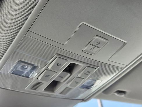 Used 2021 Volkswagen Atlas SEL Premium image 37