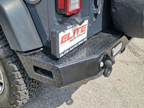 Used 2016 Jeep Wrangler Unlimited Rubicon w/ Connectivity Group image 44