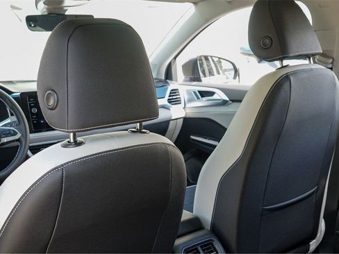 New 2025 Volkswagen Taos SE image 19