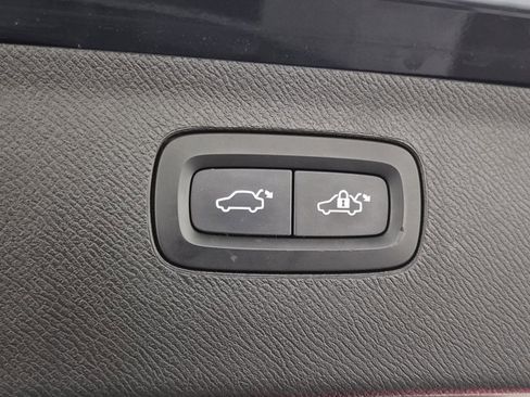 Used 2022 Volvo XC90 T5 Momentum w/ Climate Package image 10