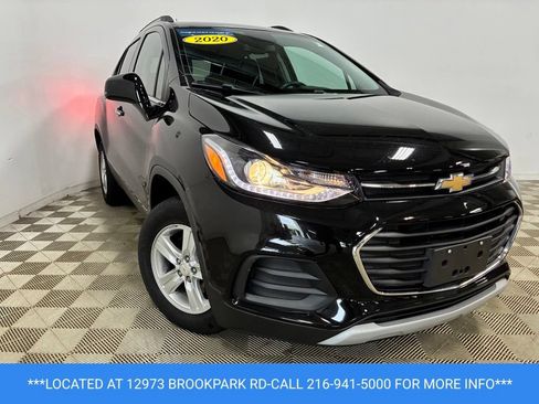 Used 2020 Chevrolet Trax LT w/ Sun & Sound Package AWD/4WD image 3