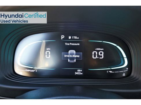 Certified 2025 Hyundai Venue SE image 17