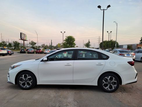 Used 2021 Kia Forte LXS FWD image 4