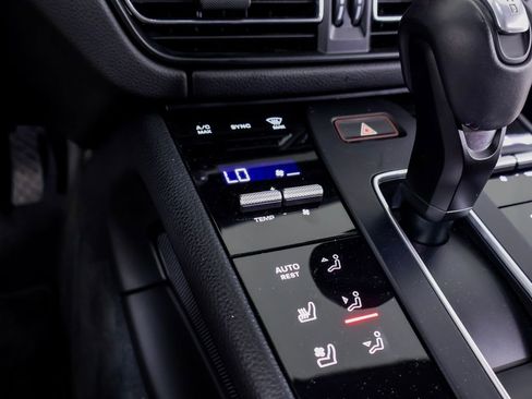 Certified 2022 Porsche Macan S w/ Premium Package Plus AWD/4WD image 19