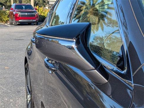 Certified 2025 Lexus ES 300h w/ Premium Package image 9