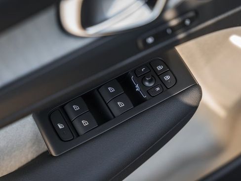 New 2026 Volvo XC40 B5 Plus w/ Protection Package Premier image 39