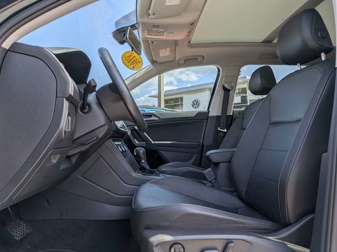 Used 2018 Volkswagen Tiguan SEL FWD image 2