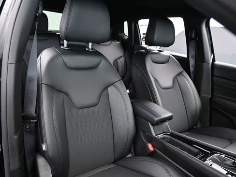 New 2026 Jeep Compass Latitude image 37