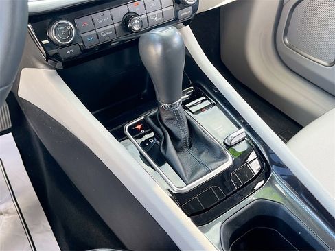 Certified 2022 Jeep Compass Latitude image 16