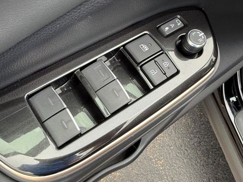 Used 2024 Toyota Crown image 14