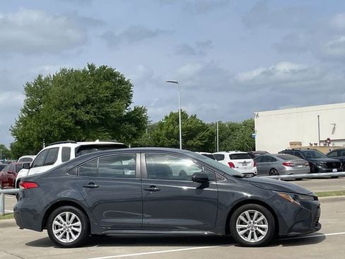 Used 2024 Toyota Corolla LE w/ LE Convenience Package image 3