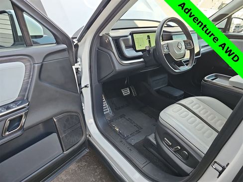 Used 2022 Rivian R1T Adventure image 10
