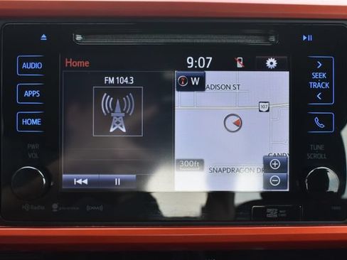 Used 2018 Toyota Tacoma TRD Off-Road w/ Technology Package AWD/4WD image 6