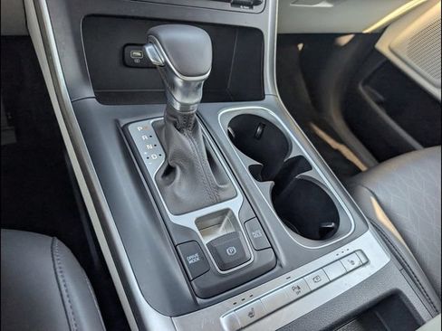 Used 2024 Kia Carnival LX FWD image 14