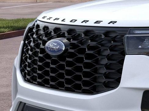 New 2026 Ford Explorer ST-Line w/ ST-Line Street Pack AWD/4WD image 17