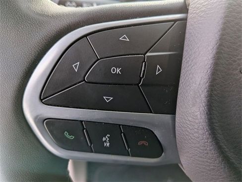 Certified 2024 Chrysler Pacifica Touring-L image 17