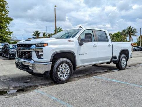 Used 2023 Chevrolet Silverado 2500 LT w/ Convenience Package image 2