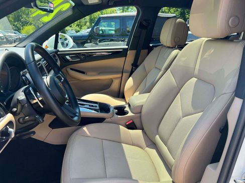 Used 2024 Porsche Macan AWD/4WD image 24